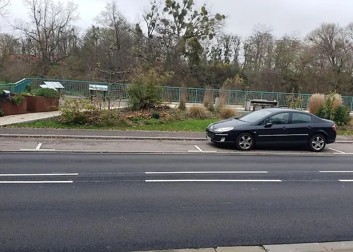 Le Bord De Sarre Avec Parking Privatif Apartmán *